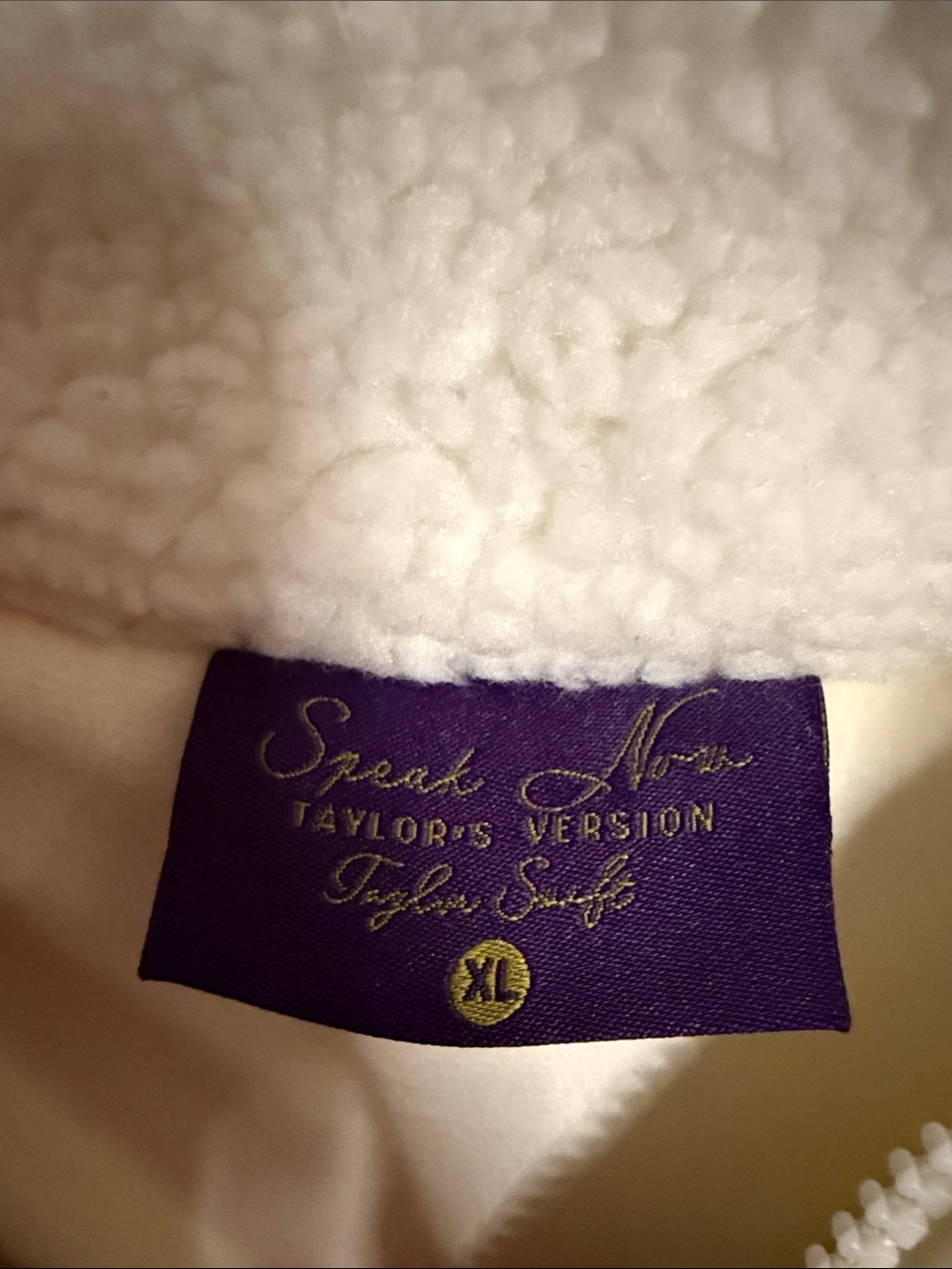 Taylor Swift Koi Fish Sherpa - Picture 2 of 4